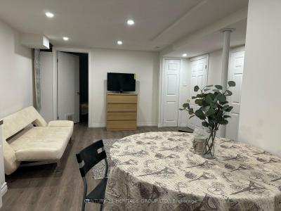 135 GLENWAY CIRCLE, Newmarket, Ontario L3Y 7S3, Kanada