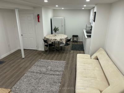 135 GLENWAY CIRCLE, Newmarket, Ontario L3Y 7S3, Kanada
