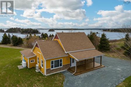 1900 OSTREA LAKE, Ostrea Lake, Nova Scotia B0J 2L0, Canada