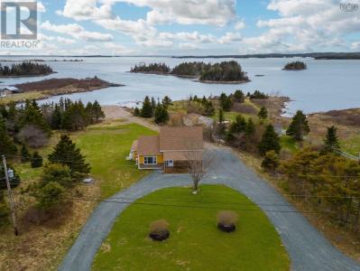 1900 OSTREA LAKE, Ostrea Lake, Nova Scotia B0J 2L0, Canada
