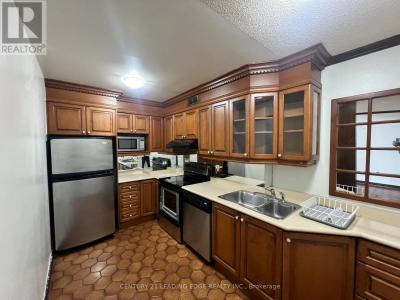 31 FOUR WINDS DRIVE, Toronto (york University Heights), Ontario M3J 1K9, Canada