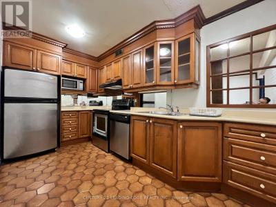 31 FOUR WINDS DRIVE, Toronto (york University Heights), Ontario M3J 1K9, Canada