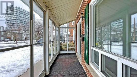 16 KINGSLAKE ROAD, Toronto (don Valley Village), 온타리오주 M2J 3C9, 캐나다