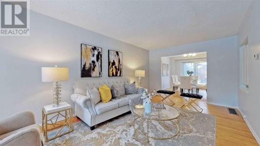 16 KINGSLAKE ROAD, Toronto (don Valley Village), 온타리오주 M2J 3C9, 캐나다