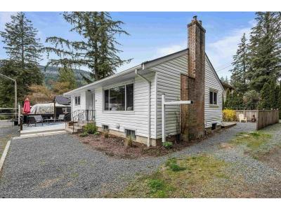 404 BIRCH STREET, Cultus Lake, British Columbia V2R 4Z3, Canada