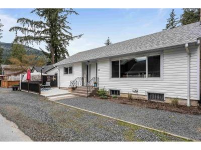 404 BIRCH STREET, Cultus Lake, British Columbia V2R 4Z3, Canada