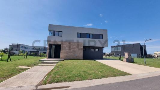 Boulevard de todos los santos 5000, Tigre, GBA Norte 1622, Argentina