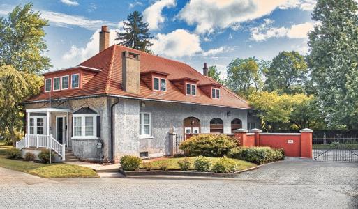 105 Parkwood, Bay City, Michigan 48706, USA