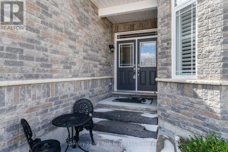 4 CHARLIE RAWSON BOULEVARD, Tay (victoria Harbour), Ontario L0K 2A0, Canada