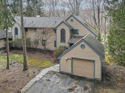 2181 Oak Hill Drive, Buck Hill Falls, Pennsylvania 18323