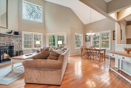 2181 Oak Hill Drive, Buck Hill Falls, Pennsylvania 18323, USA