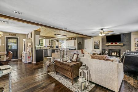 204 Southridge, Edgewood, Texas 75117, USA