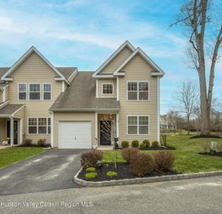 53 Halley Court, Poughkeepsie, 纽约州 12601, 美国