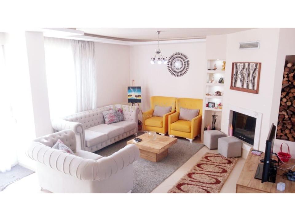 Astiri, Tirana, Albania