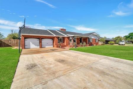 301 Lakeside Drive, Altus, Oklahoma 73521, USA