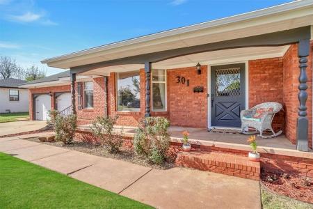 301 Lakeside Drive, Altus, Oklahoma 73521, USA