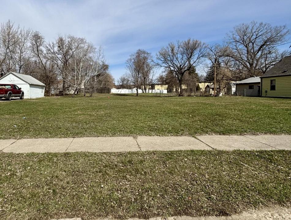 1706 W Central Ave, Minot, North Dakota 58701