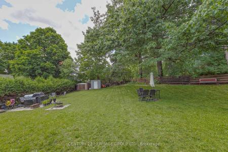 36 PUGET STREET, Barrie, Ontario L4M 4N2, Canada