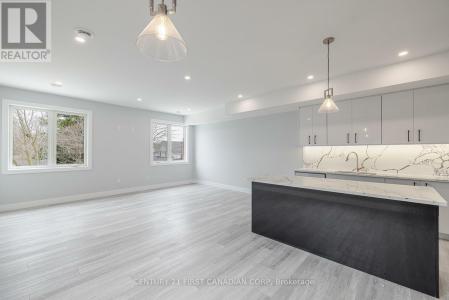 109 ROSS STREET, St. Thomas, 온타리오주 N5R 3X8, 캐나다