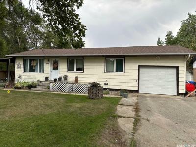 408 3RD AVENUE, Alameda, Saskatchewan S0C 0A0, Canada