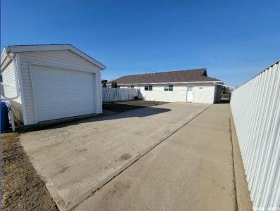 5040 MIRROR DRIVE, Macklin, Saskatchewan S0L 2C0, Canada