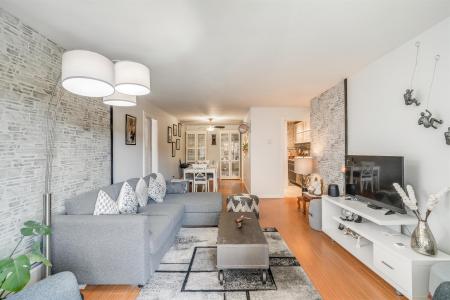 327 NINTH STREET, New Westminster, British Columbia V3M 3V8, Canada