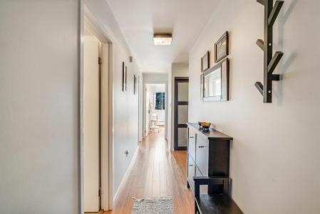 327 NINTH STREET, New Westminster, 不列颠哥伦比亚省 V3M 3V8, 加拿大