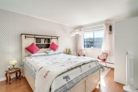 327 NINTH STREET, New Westminster, 不列颠哥伦比亚省 V3M 3V8, 加拿大