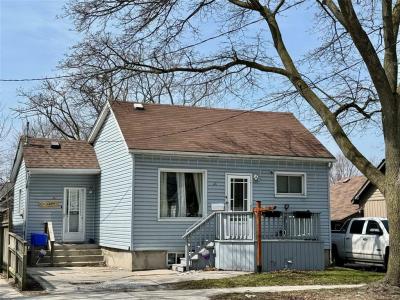 327 BROCK STREET SOUTH, Sarnia, Ontario N7T 2W7, Canada