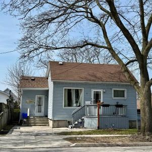 327 BROCK STREET SOUTH, Sarnia, Ontario N7T 2W7, Canada