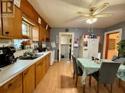 327 BROCK STREET SOUTH, Sarnia, Ontario N7T 2W7, Canada
