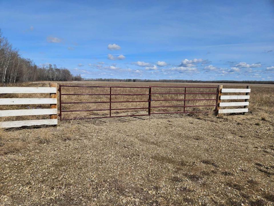 720 TWP TOWNSHIP, Debolt, Альберта T0H 1B0, Канада