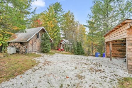 25 Ch. Whyte, Gracefield, Quebec J0X 1W0, Canada