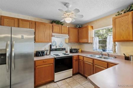 9861 W Pinespring Court, Crystal River, Florida 34428, USA