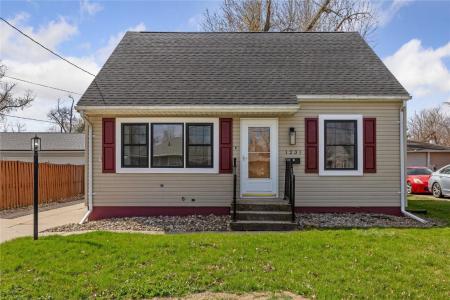1231 Center St Ne, Cedar Rapids, Iowa 52402, USA