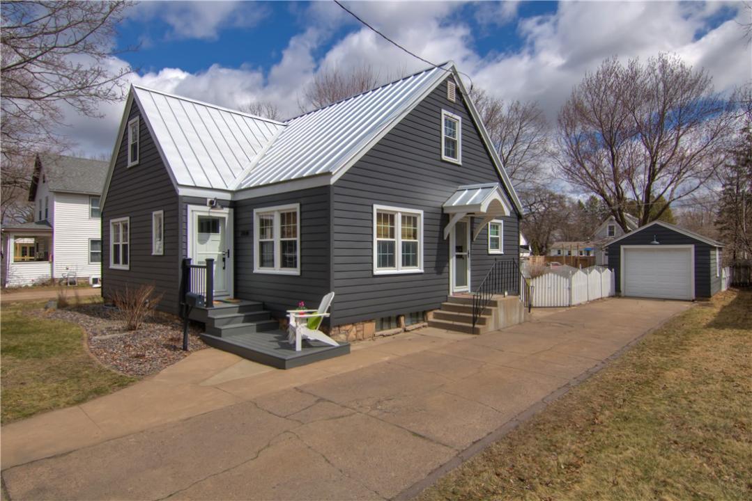 214 SE 13th Street, Menomonie, Wisconsin 54751