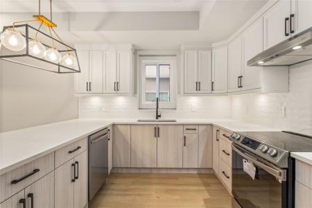 1916 ETHEL STREET, Kelowna, ブリティッシュコロンビア V1Y 2Z5, カナダ