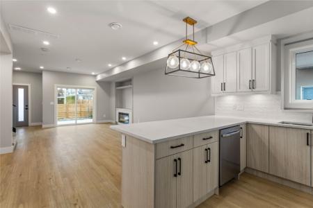 1916 ETHEL STREET, Kelowna, ブリティッシュコロンビア V1Y 2Z5, カナダ