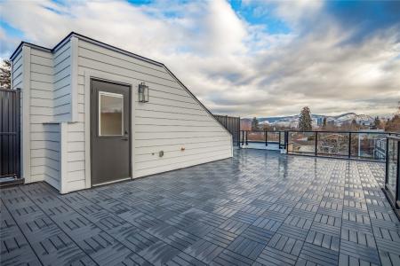 1916 ETHEL STREET, Kelowna, British Columbia V1Y 2Z5, Canada