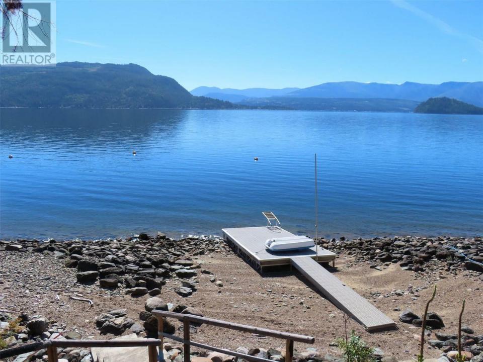 5046 SQUILAX-ANGLEMONT ROAD, Celista, Colombie-Britannique V0E 1M6, Canada