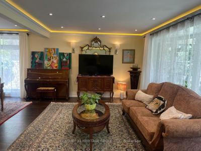 28 FOXWARREN DRIVE, Toronto, Ontario M2K 1L3, Canadá