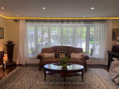 28 FOXWARREN DRIVE, Toronto, Ontario M2K 1L3, Canada