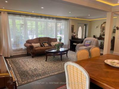 28 FOXWARREN DRIVE, Toronto, Ontario M2K 1L3, Canadá