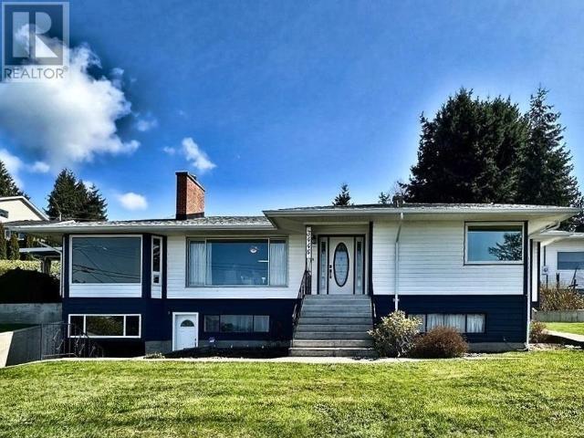 3446 MARINE AVE, Powell River, كولومبيا البريطانية V8A 2H2, كندا