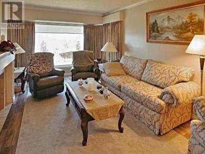 3446 MARINE AVE, Powell River, British Columbia V8A 2H2, Canada