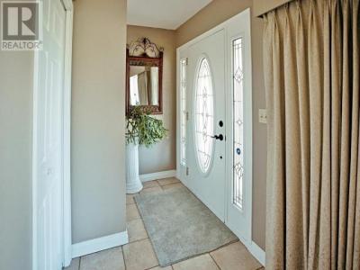 3446 MARINE AVE, Powell River, كولومبيا البريطانية V8A 2H2, كندا