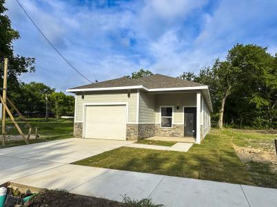 409 S. Main, Bonham, Texas 75418, USA