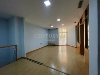 Rruga e Kavajës, Tirana, ألبانيا 