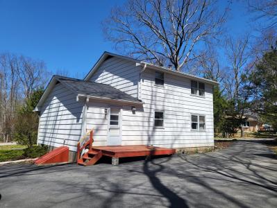 7425 West Dogwood Lane, Cresco, Pennsylvania 18326