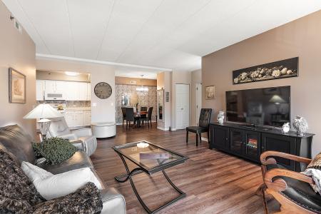7841 W 157th Street , 208, Orland Park, イリノイ 60462, アメリカ合衆国